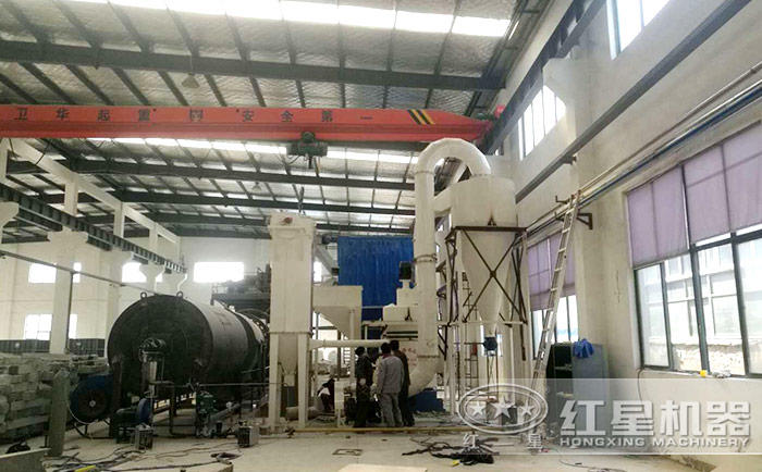 紅星膨潤土雷蒙磨粉機安裝現(xiàn)場