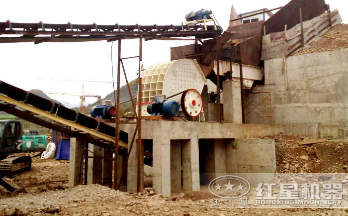 重錘式破碎機現(xiàn)場