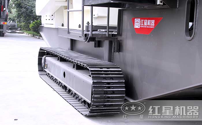 履帶行走，爬坡動力強，移動靈活