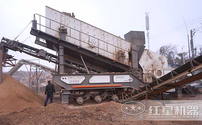 紅星車載移動建筑垃圾粉碎機現(xiàn)場圖