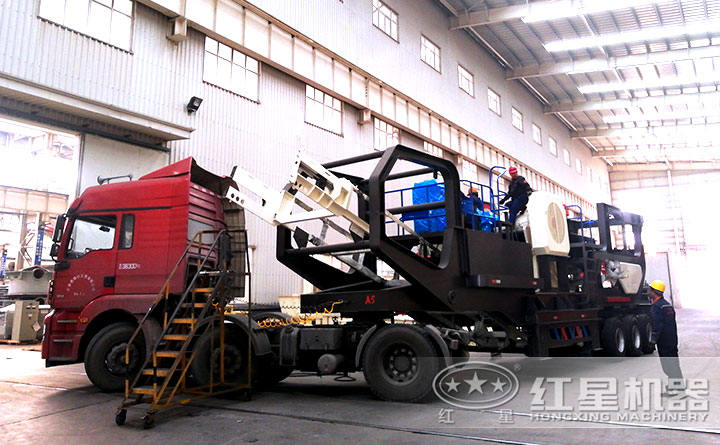 紅星建筑垃圾粉碎機(jī)發(fā)貨現(xiàn)場(chǎng)