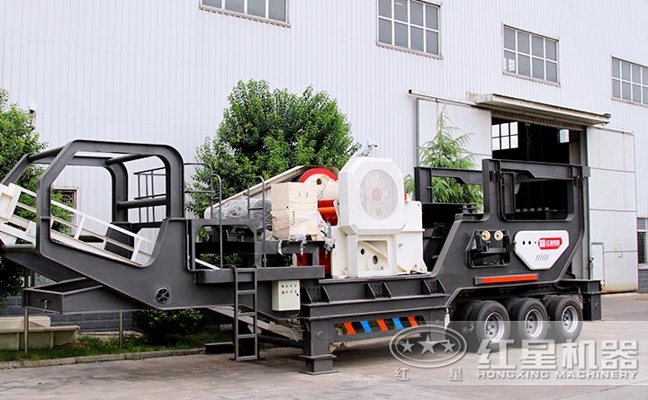 配置顎破的移動(dòng)破碎站