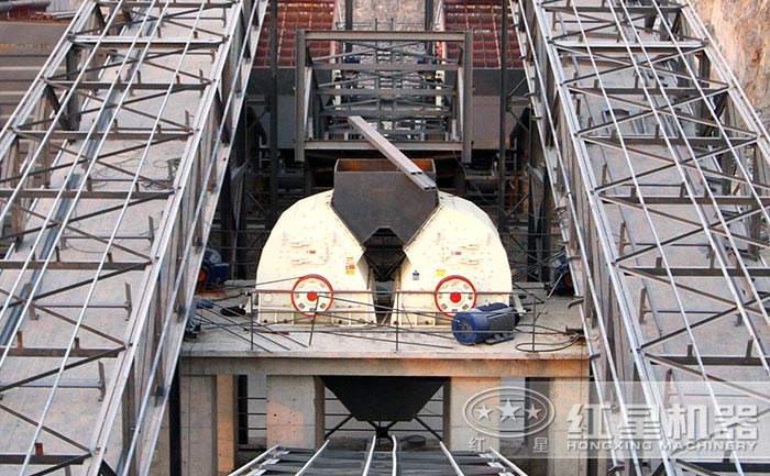 大型重錘式碎石機設(shè)備展示