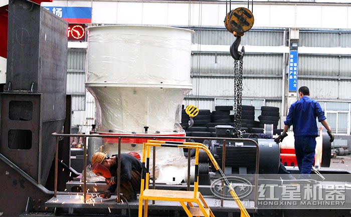 配置圓錐破的流動(dòng)碎石機(jī)