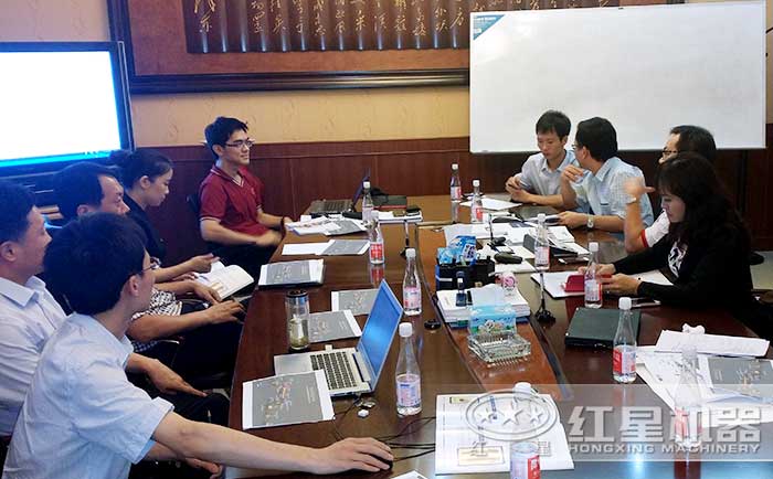 紅星技術(shù)人員與客戶探討方案圖