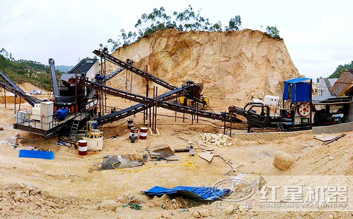 廣東時(shí)產(chǎn)400噸輪胎式移動(dòng)破碎站工作現(xiàn)場(chǎng)