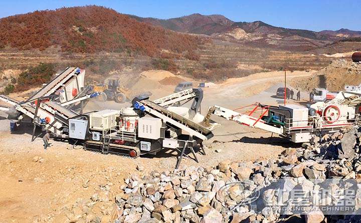 車載流動(dòng)破碎機(jī)工作現(xiàn)場(chǎng)