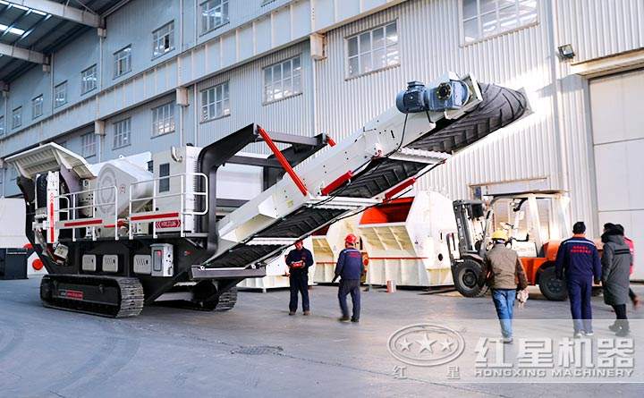 客戶(hù)到廠(chǎng)參觀(guān)移動(dòng)式碎石機(jī)械設(shè)備