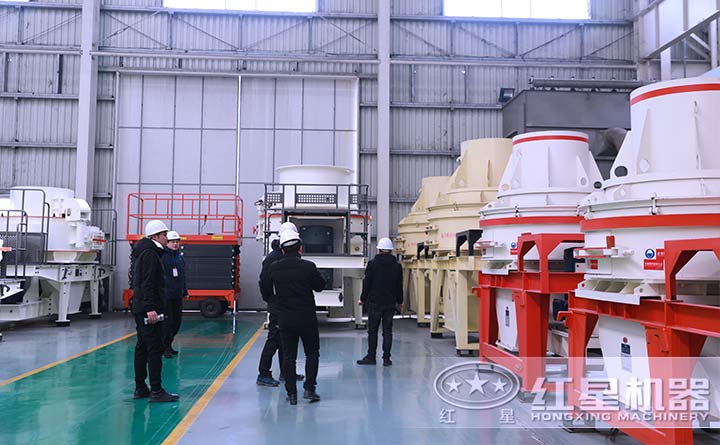 客戶考察紅星制砂機廠區(qū)