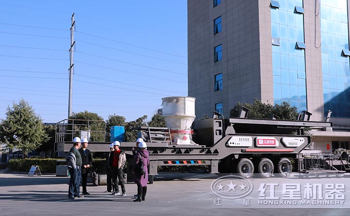 輪胎式移動(dòng)圓錐式破碎機(jī)