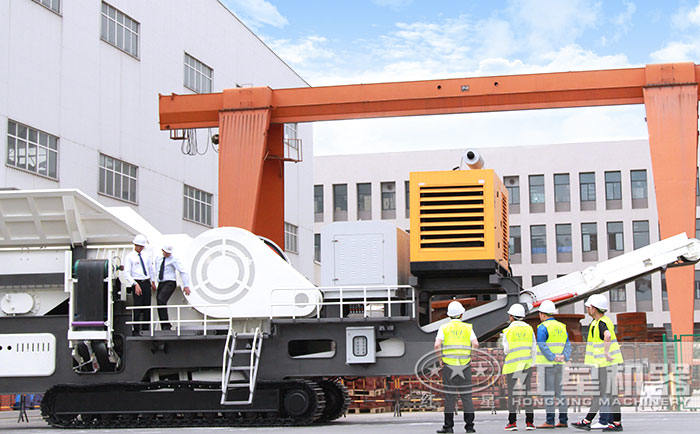 用戶考察紅星建筑垃圾粉碎機(jī)設(shè)備廠區(qū)