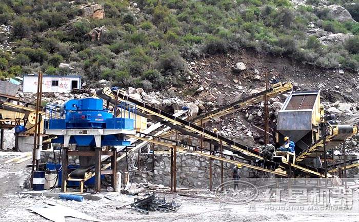 風(fēng)化砂制砂現(xiàn)場