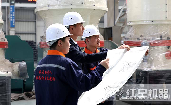 專業(yè)經(jīng)理為客戶提供定制設(shè)備服務(wù)