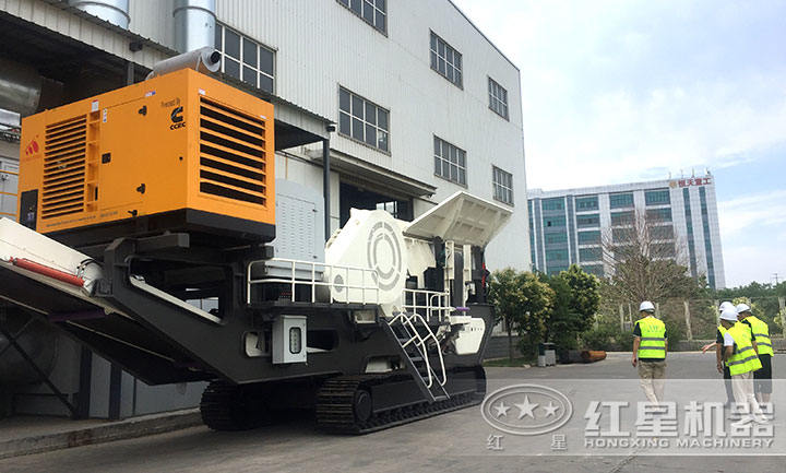 客戶來場參觀移動設(shè)備