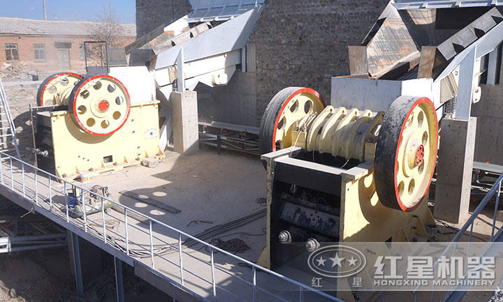 河北大型碎石生產(chǎn)現(xiàn)場(chǎng)