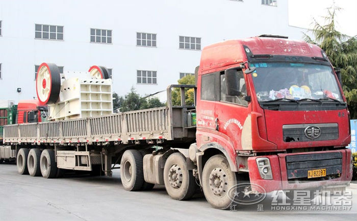 紅星煤炭鄂式破碎機發(fā)往各地去客戶現(xiàn)場