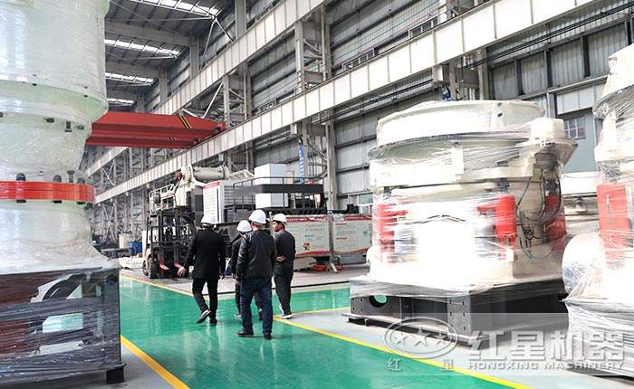 不同地區(qū)客戶來紅星圓錐破廠區(qū)考察，免費技術(shù)咨詢