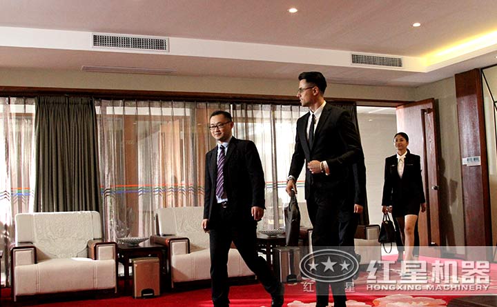 專業(yè)經(jīng)理接待來訪客戶