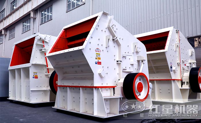 大型反擊式碎石機(jī)