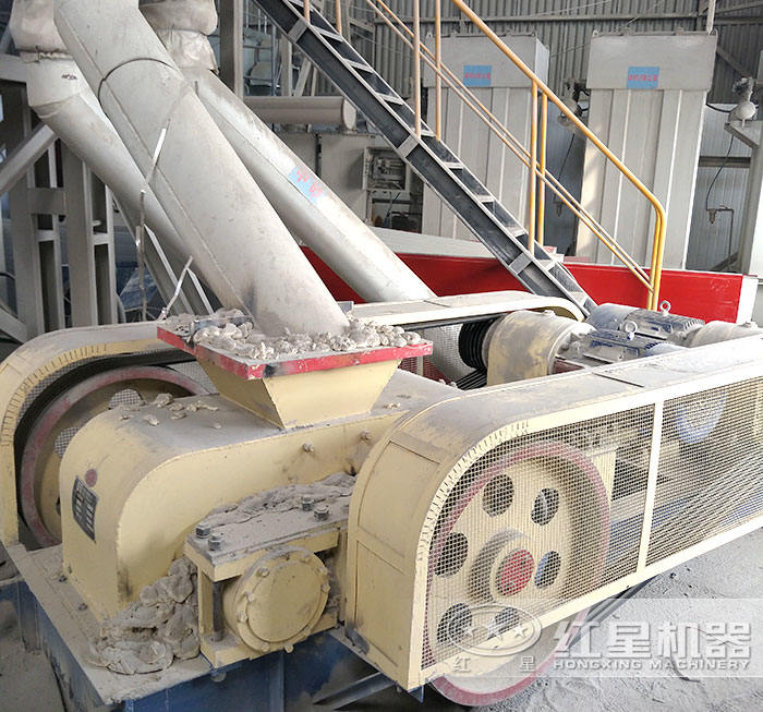 對輥制砂機現(xiàn)場