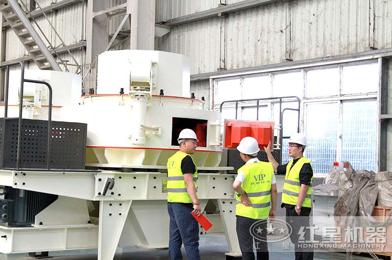 客戶來廠參觀制砂機(jī)