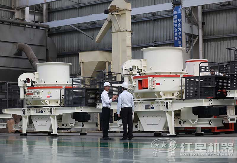 客戶到廠參觀制砂機(jī)