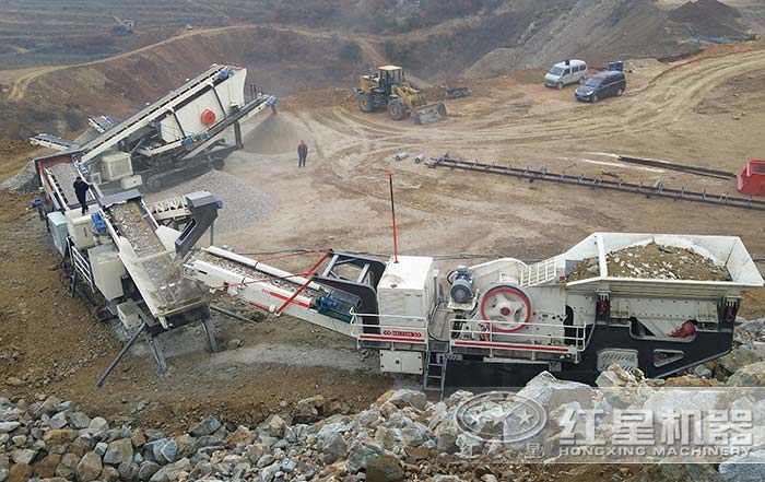 花崗巖破碎生產(chǎn)線之履帶式移動破碎機