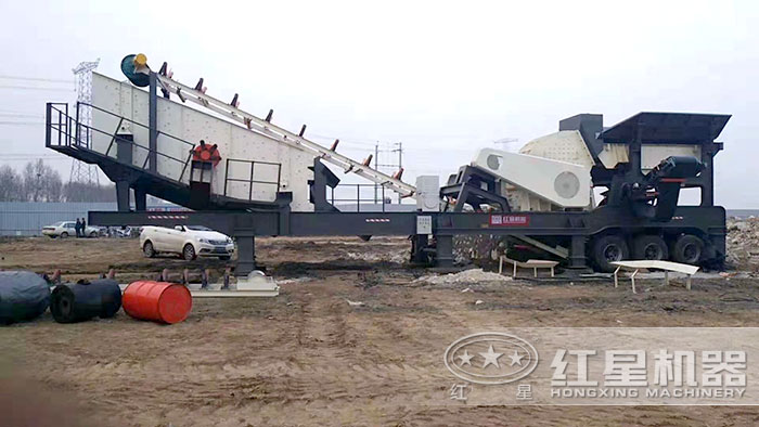 移動碎石機(jī)搭載重錘式破碎機(jī)