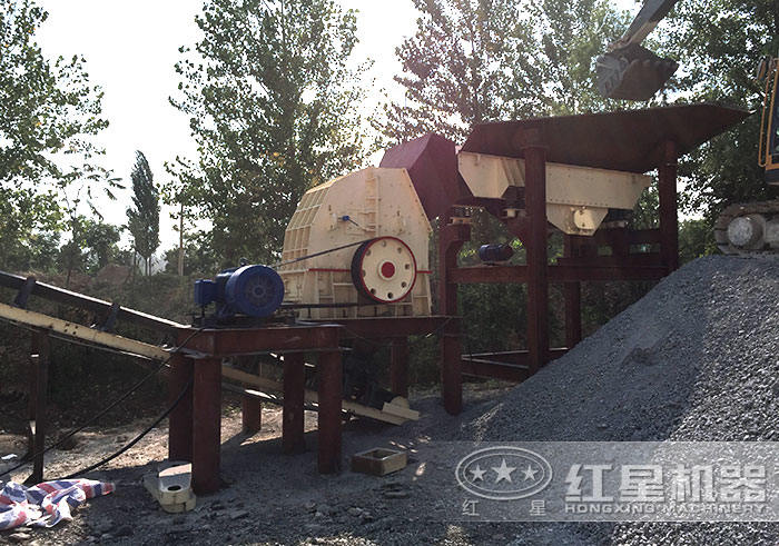 錘式破碎機(jī)加工物料現(xiàn)場