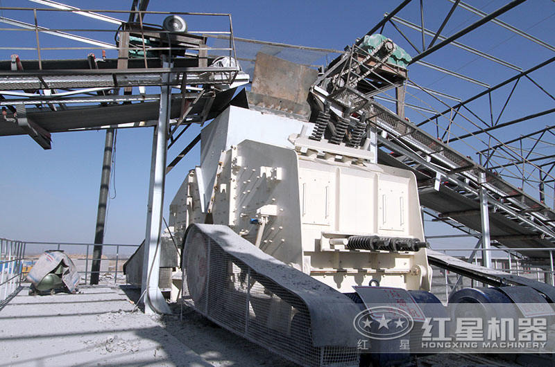 反擊式破碎機(jī)現(xiàn)場圖