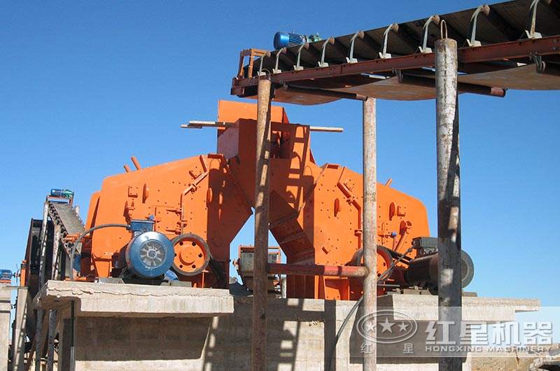 反擊式破碎機(jī)生產(chǎn)現(xiàn)場