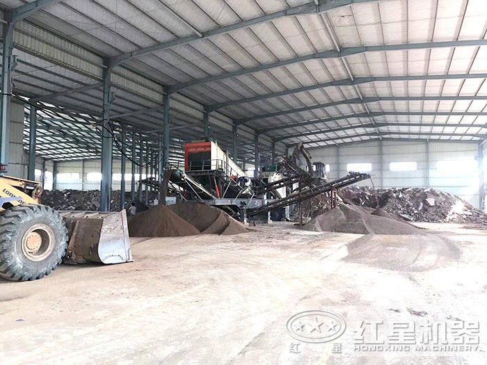 移動磨砂機生產(chǎn)建筑砂現(xiàn)場