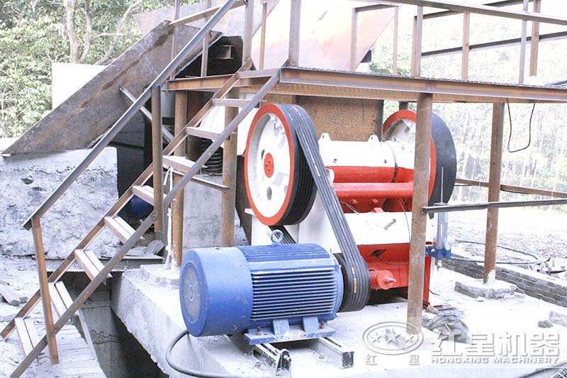 顎式破碎機安裝就緒