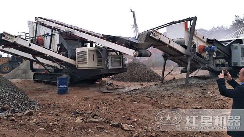 履帶移動破作業(yè)現(xiàn)場