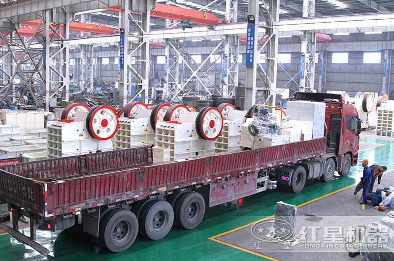 40X60碎石粉碎機(jī)裝車發(fā)貨現(xiàn)場