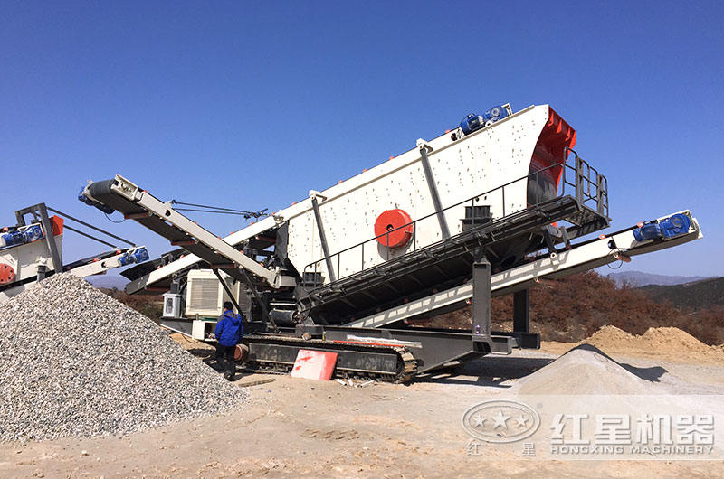 移動(dòng)破碎機(jī)加工石子現(xiàn)場(chǎng)
