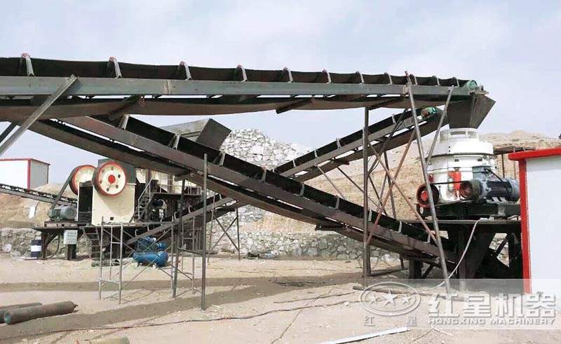 石頭破碎生產(chǎn)設(shè)備安裝中