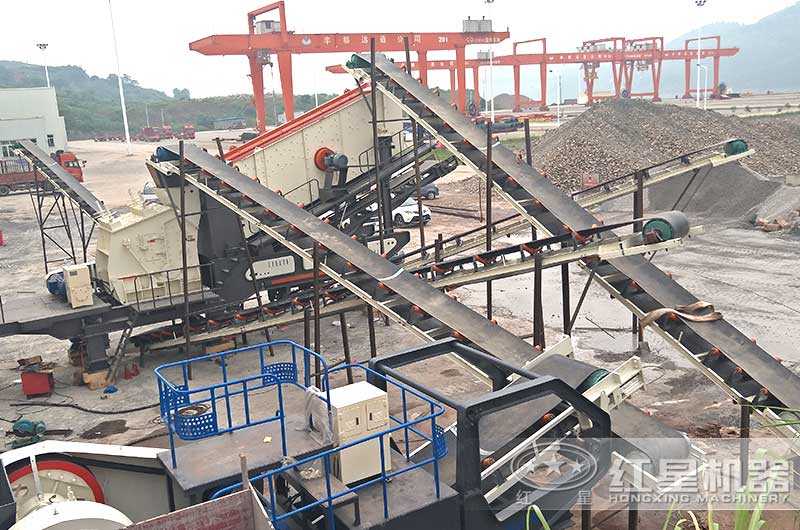 反擊式輪胎砸石機(jī)現(xiàn)場(chǎng)