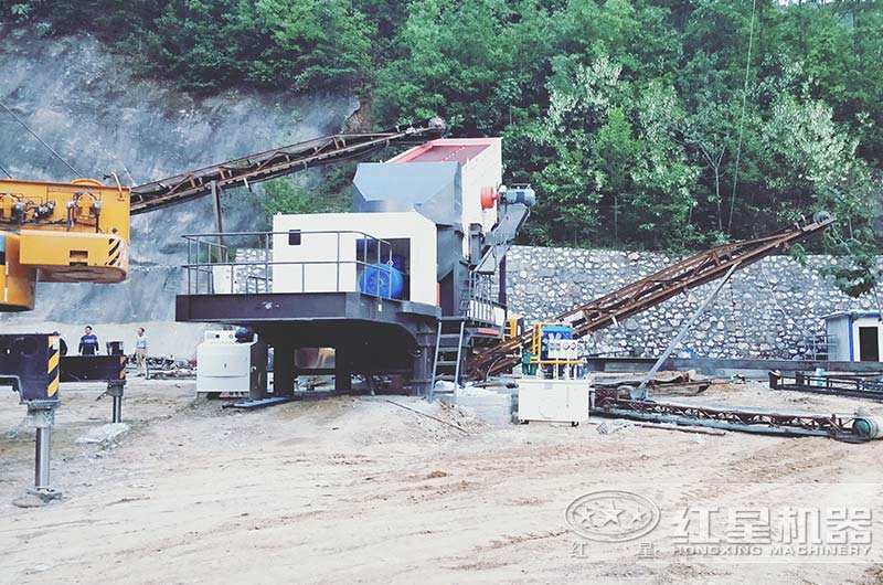 移動(dòng)制砂機(jī)生產(chǎn)現(xiàn)場(chǎng)