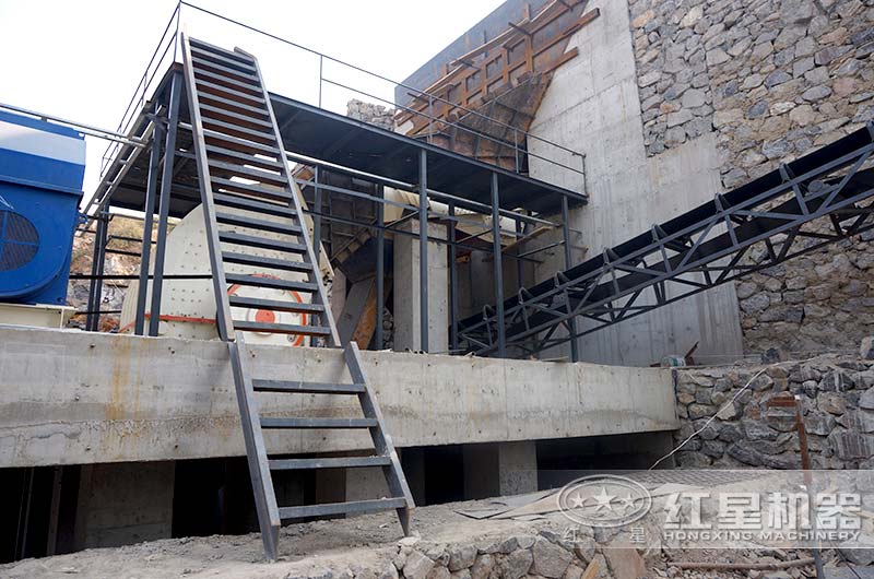 玻璃粉碎現(xiàn)場