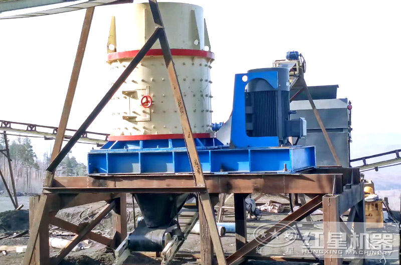 立式板錘制砂機(jī)生產(chǎn)現(xiàn)場(chǎng)