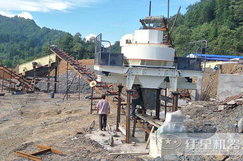 石灰石制砂現(xiàn)場