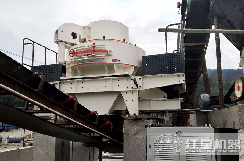 鵝卵石制砂機作業(yè)現(xiàn)場
