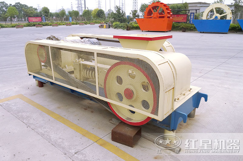 對(duì)輥制砂機(jī)廠區(qū)實(shí)拍圖