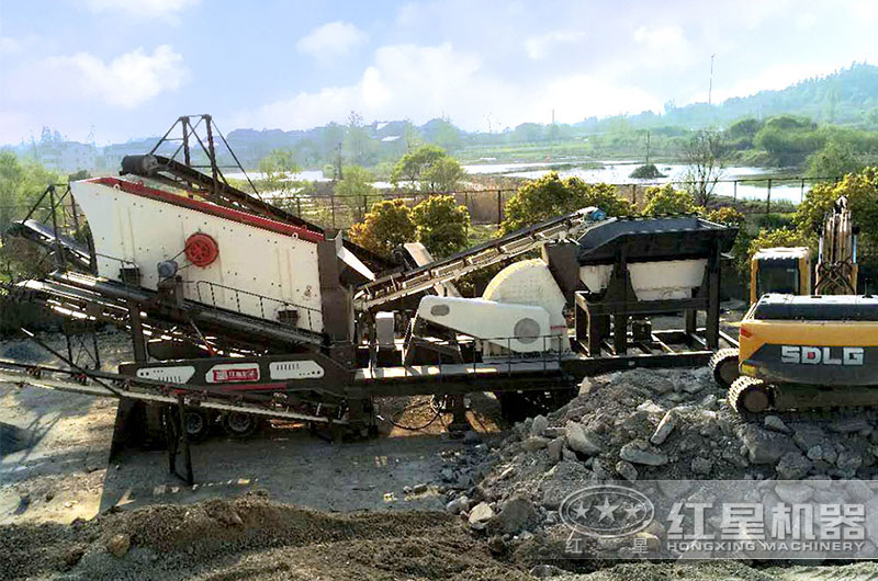 重錘式煤礦移動破碎機(jī)現(xiàn)場圖片