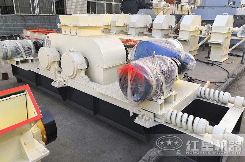 大型對(duì)輥破碎機(jī)設(shè)備圖片