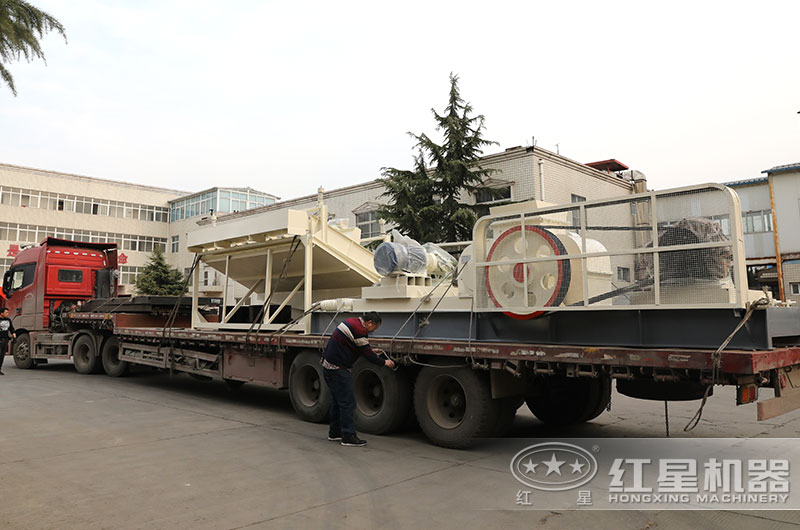 大型對(duì)輥破碎機(jī)設(shè)備發(fā)貨圖