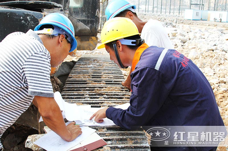 紅星售后人員上門(mén)為客戶安裝設(shè)備