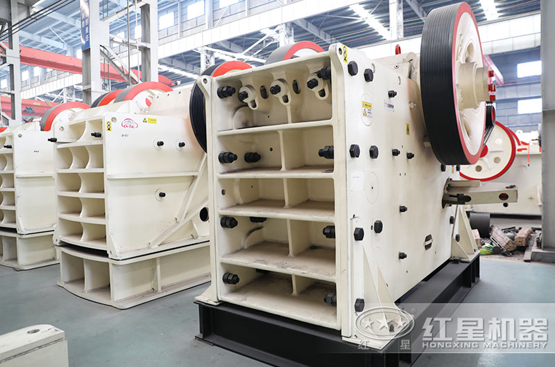 歐版顎式破碎機(jī)圖片