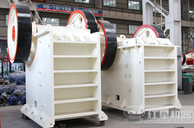 普通顎式破碎機(jī)圖片